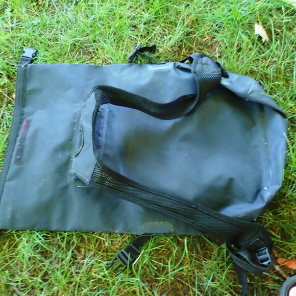 Minimalist 25L Waterproof Bag - Picture 2 of 2